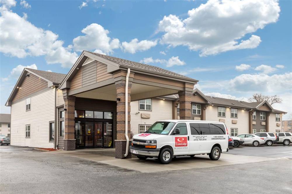 Econo Lodge Milwaukee Airport 2