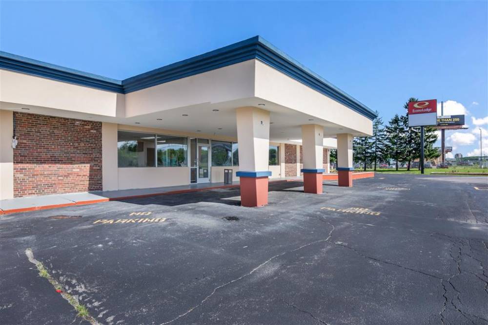 Econo Lodge Neenah 4