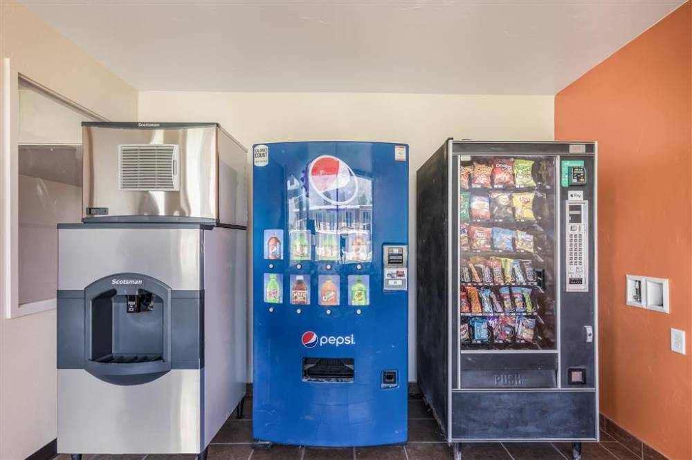 Econo Lodge Neenah 5