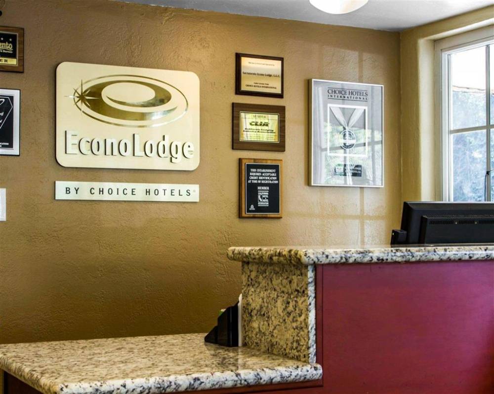Econo Lodge Sacramento Convention Center 3