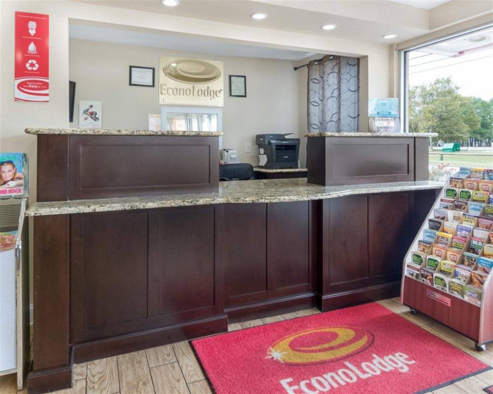 Econo Lodge Town Center 3