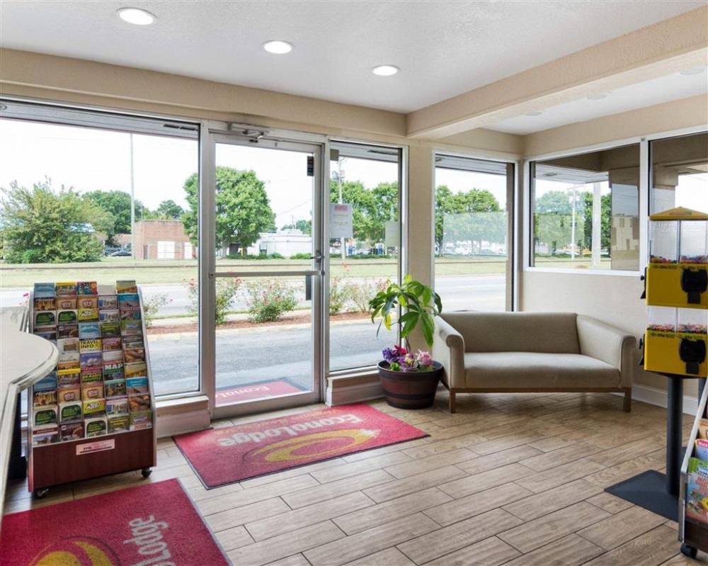 Econo Lodge Town Center 6
