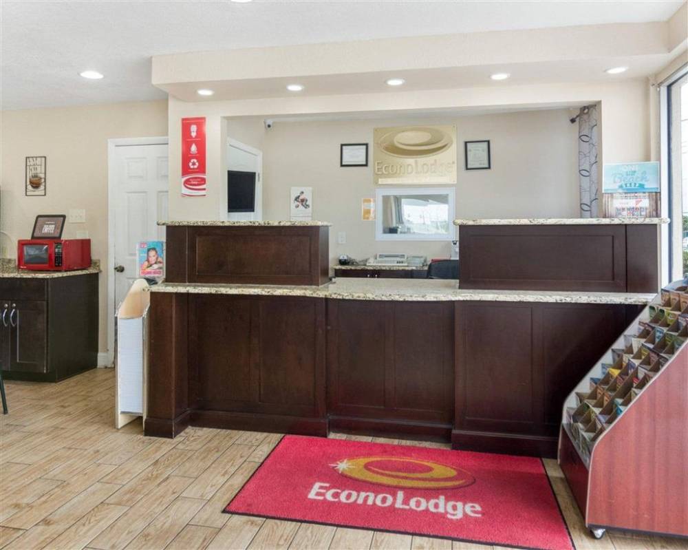 Econo Lodge Town Center 5