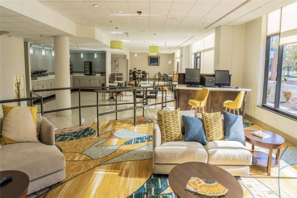Elimwood Hotel, A Ramada By Wyndham 3