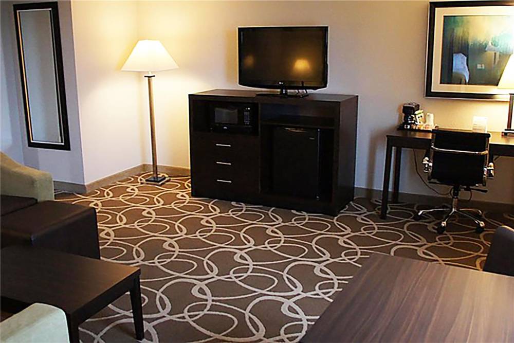 Elimwood Hotel, A Ramada By Wyndham 4