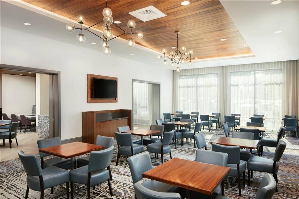Embassy Suites By Hilton Atlanta Airport North 9