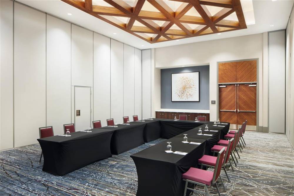 Embassy Suites By Hilton Atlanta Airport North 3