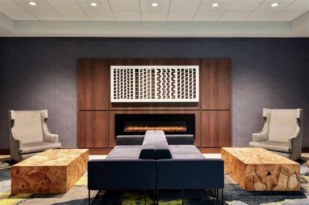 Embassy Suites By Hilton Indianapolis Downtown 4