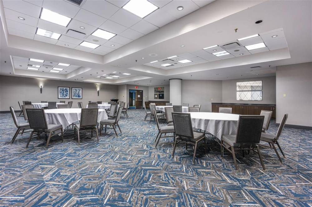 Embassy Suites By Hilton Indianapolis Downtown 3