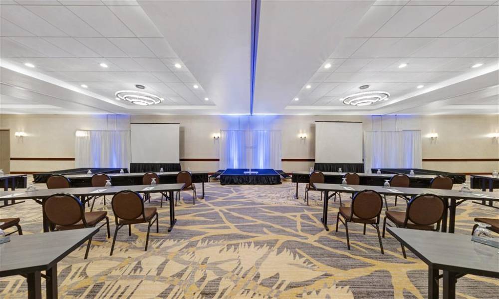 Embassy Suites By Hilton Milwaukee Brookfield 2