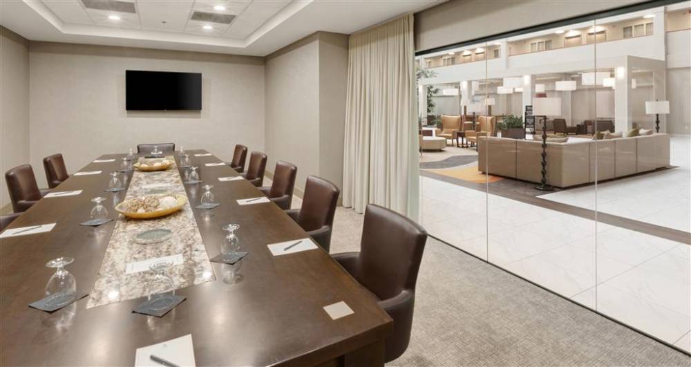 Embassy Suites By Hilton Milwaukee Brookfield 3