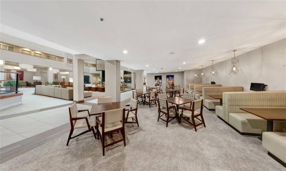 Embassy Suites By Hilton Milwaukee Brookfield 8