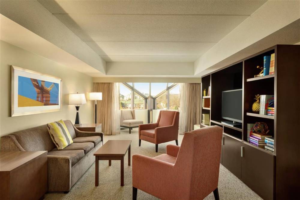 Embassy Suites By Hilton Milwaukee Brookfield 9