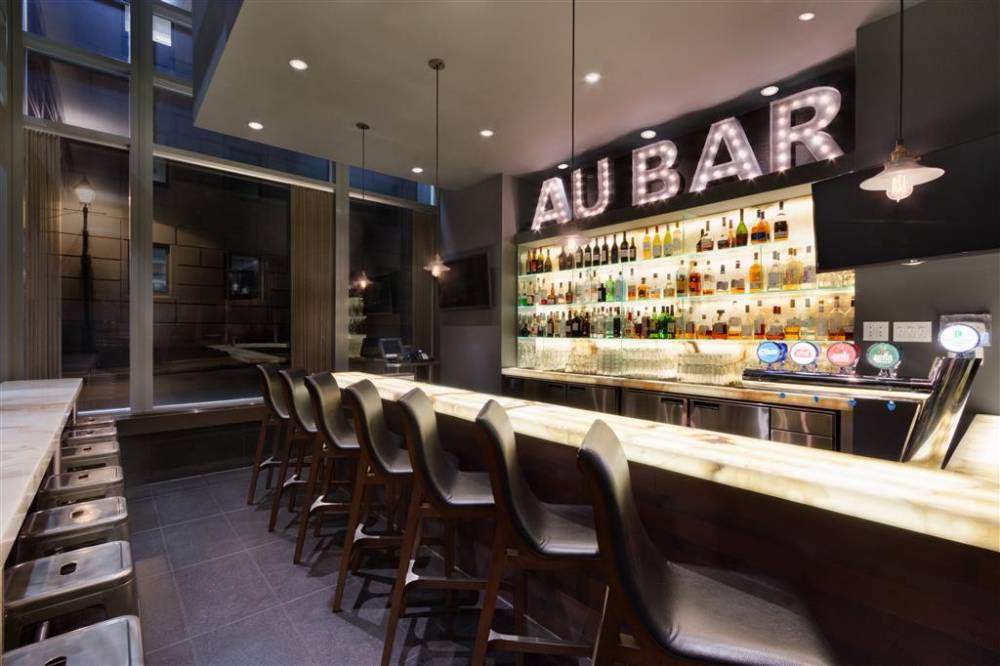 Embassy Suites By Hilton Montreal 2