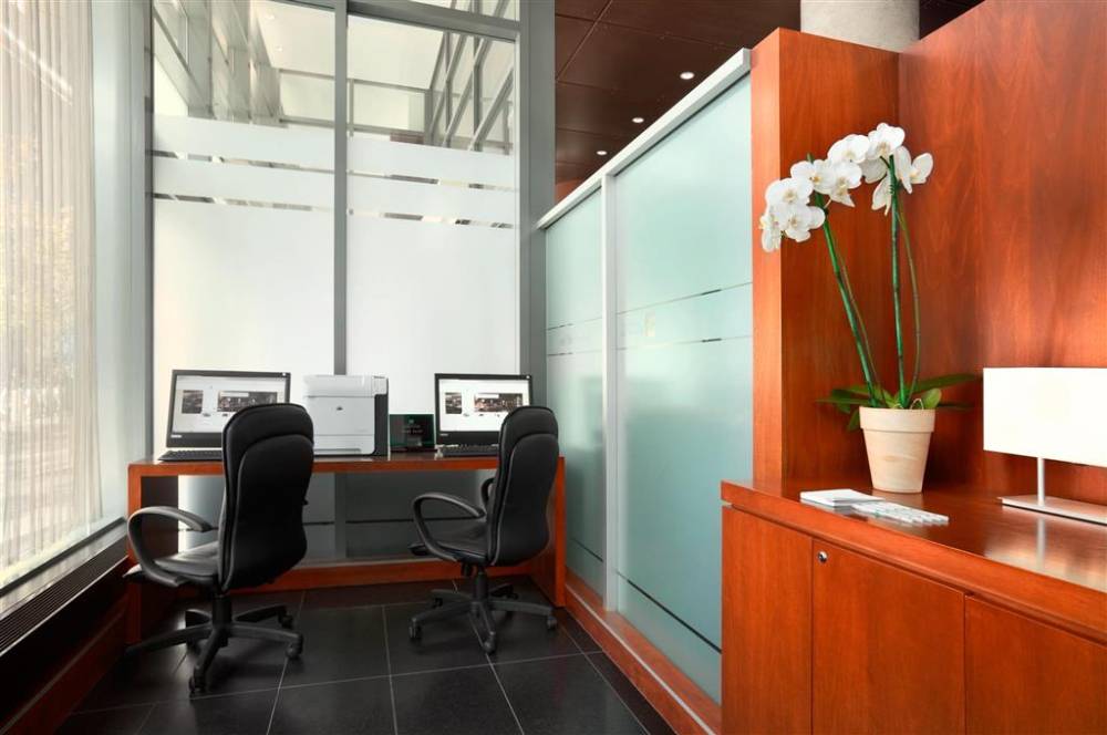 Embassy Suites By Hilton Montreal 4
