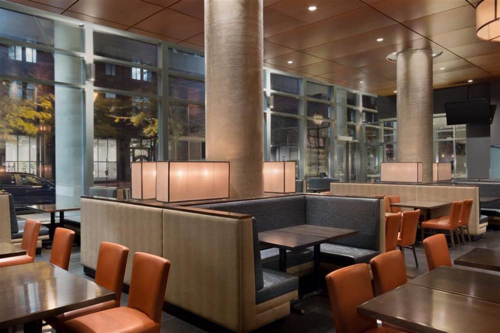 Embassy Suites By Hilton Montreal 3