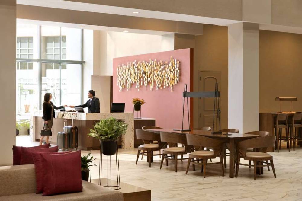 Embassy Suites By Hilton Phoenix Downtown North 3