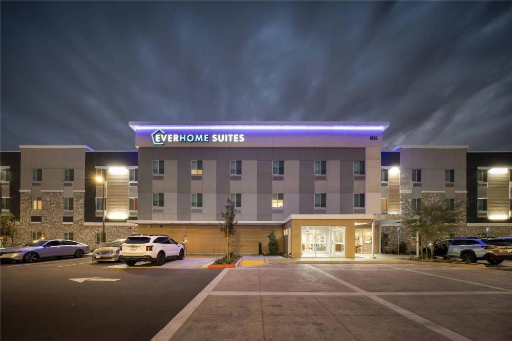 Everhome Suites Ontario 2