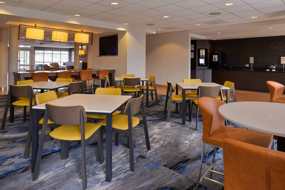 Fairfield Inn And Suites By Marriott Cedar Rapids 10