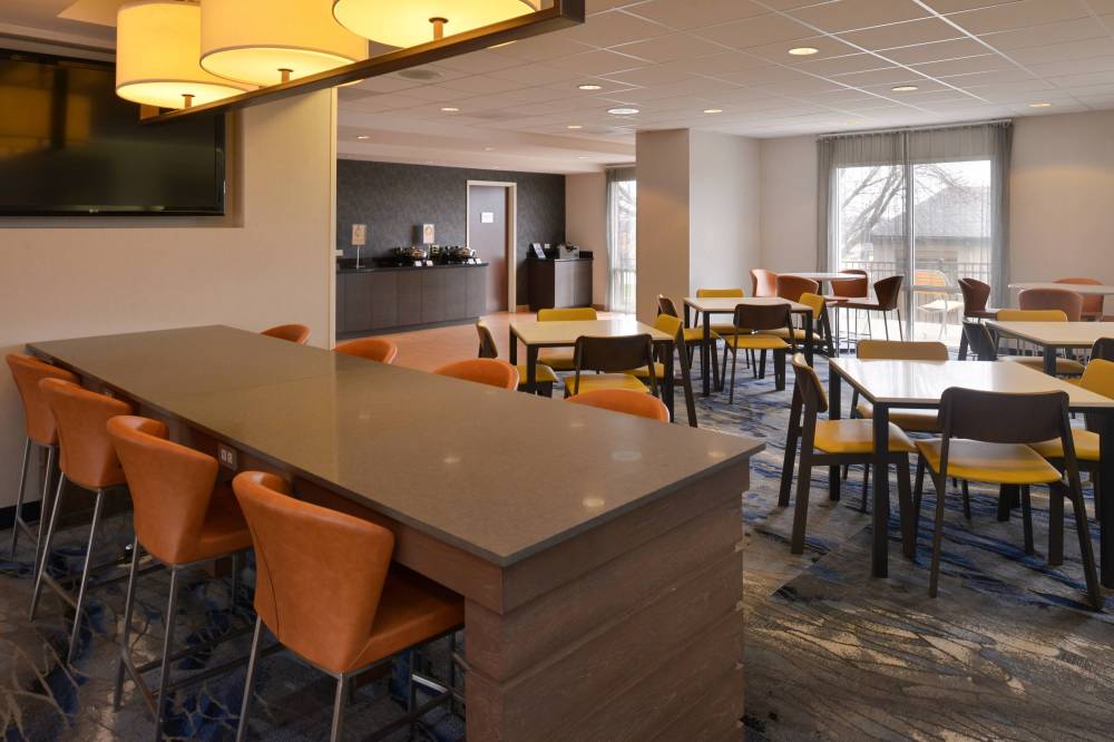Fairfield Inn And Suites By Marriott Cedar Rapids 4