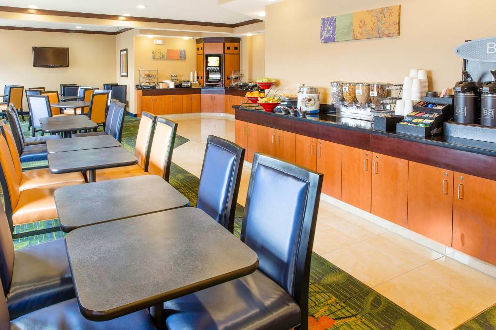 Fairfield Inn And Suites By Marriott Fargo 8