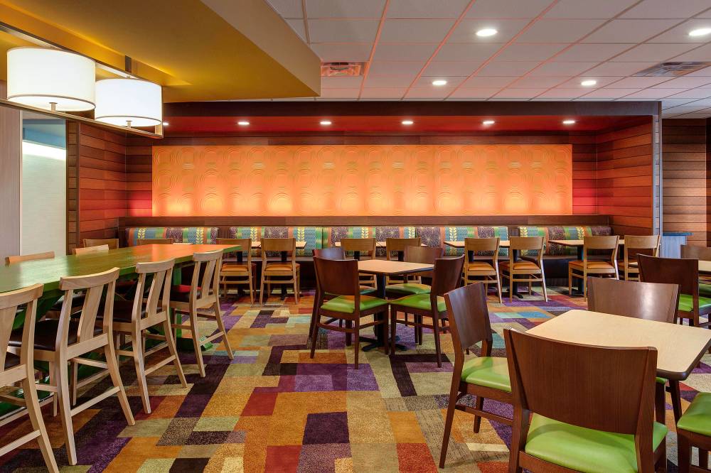Fairfield Inn And Suites By Marriott Lincoln Southeast 8