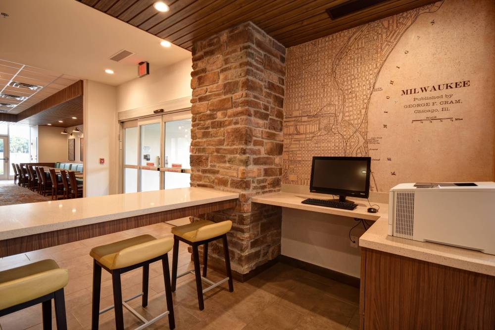 Fairfield Inn And Suites By Marriott Milwaukee North 2