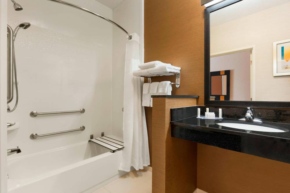 Fairfield Inn And Suites By Marriott Saginaw 2