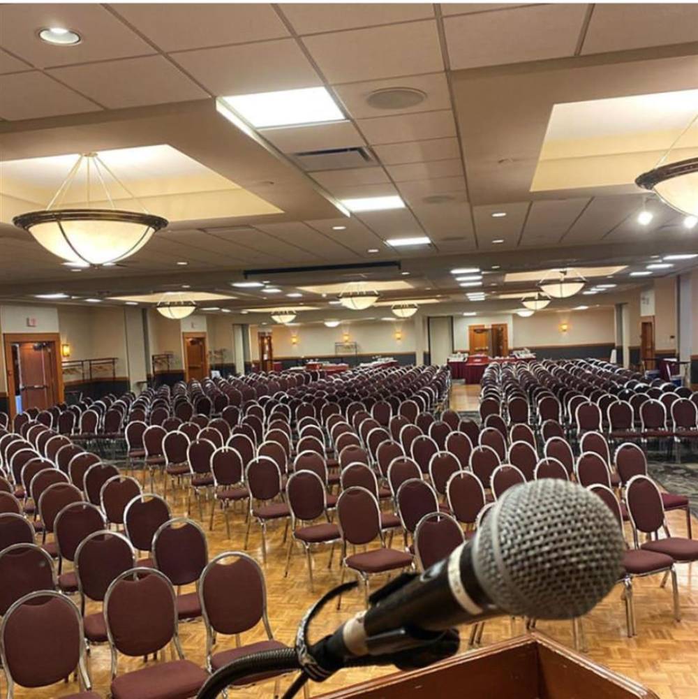 Glenmore Inn And Convention Centre 5