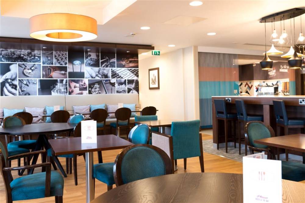 Hampton By Hilton Birmingham Jewellery  4
