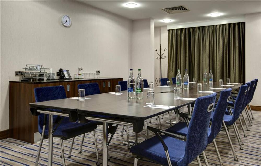 Hampton By Hilton Birmingham Jewellery  2