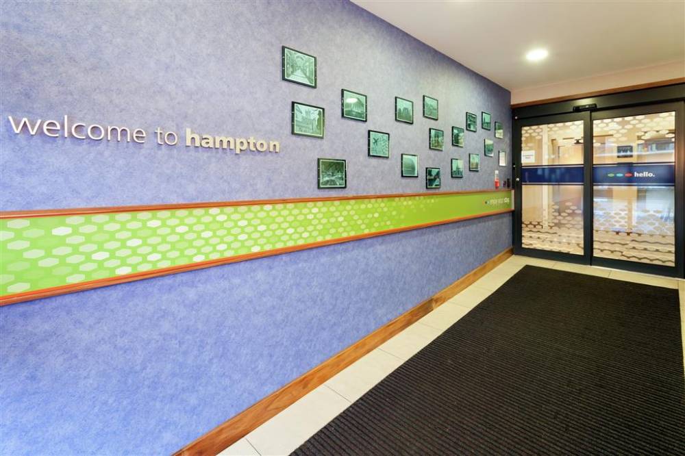Hampton By Hilton Birmingham Jewellery  3