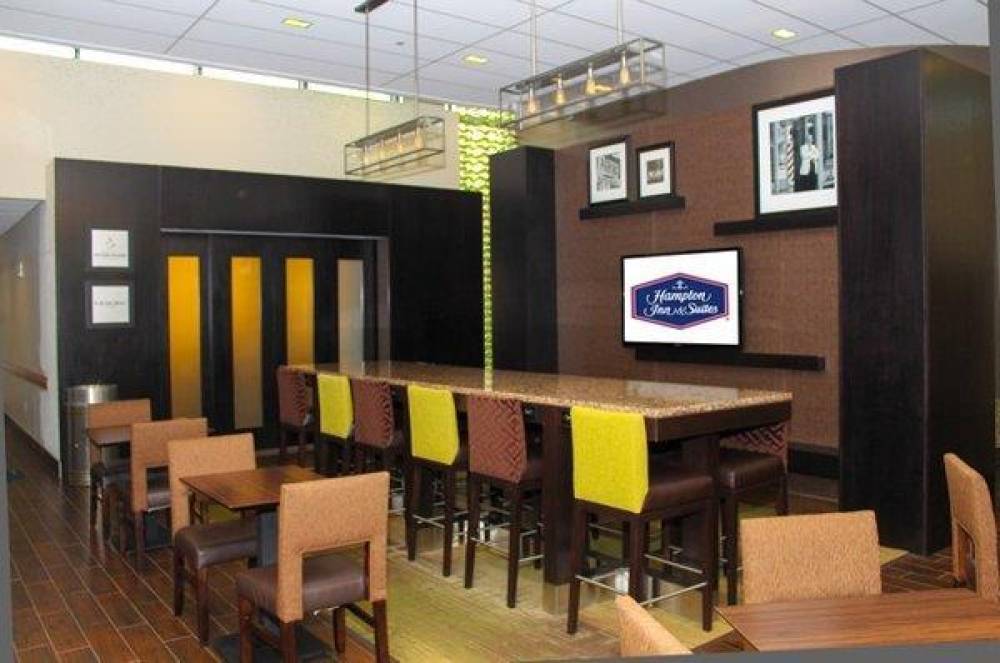 Hampton Inn & Suites Boston Crosstown Center 3