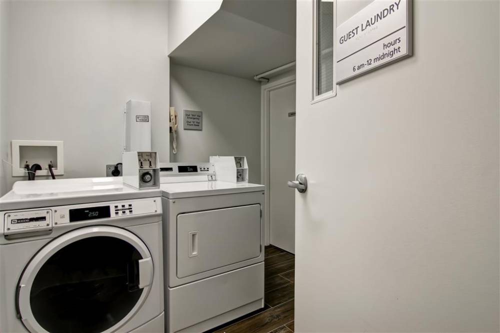 Hampton Inn & Suites By Hilton Calg 4
