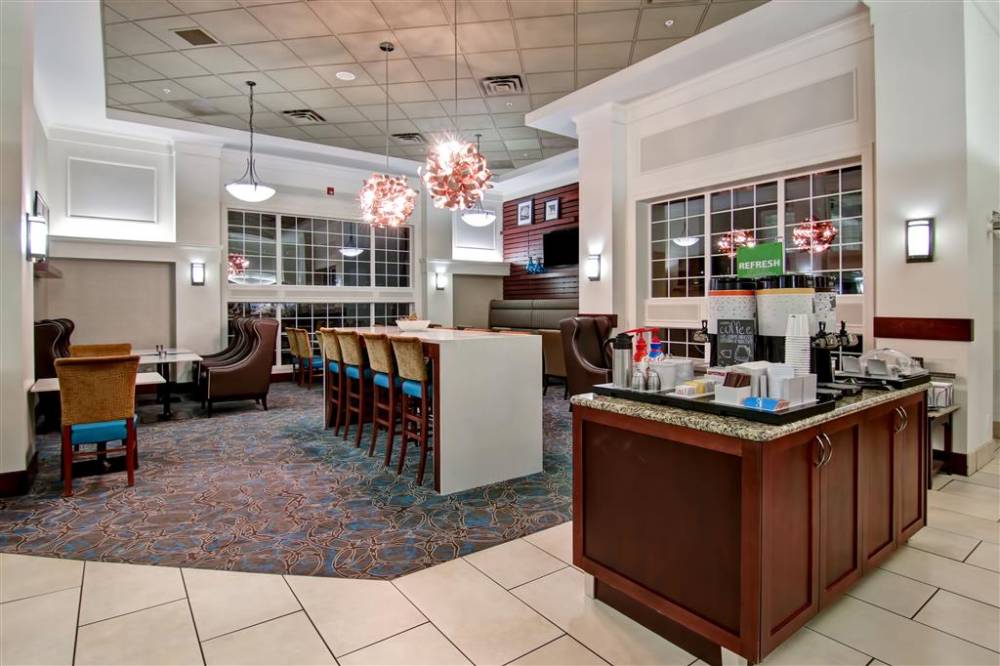 Hampton Inn & Suites By Hilton Calg 6
