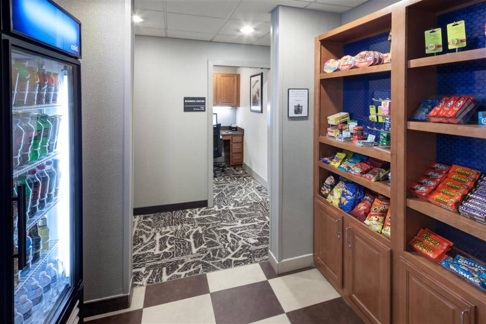 Hampton Inn & Suites Cedar Rapids - North 6