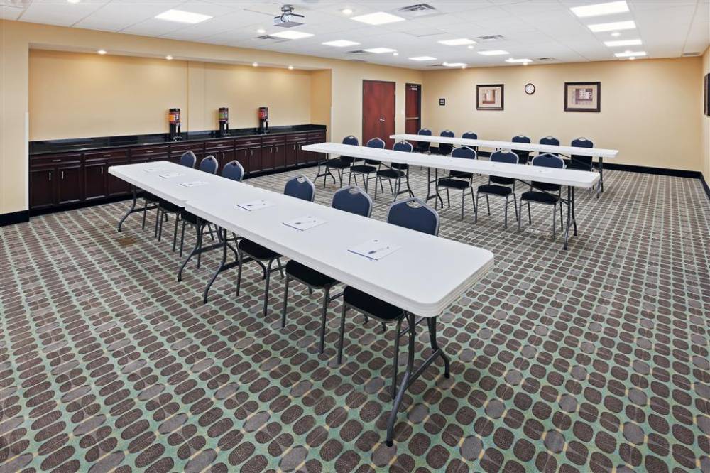 Hampton Inn & Suites Dumas 2