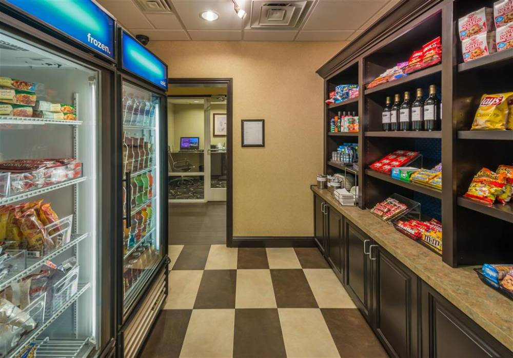 Hampton Inn & Suites Reno 4