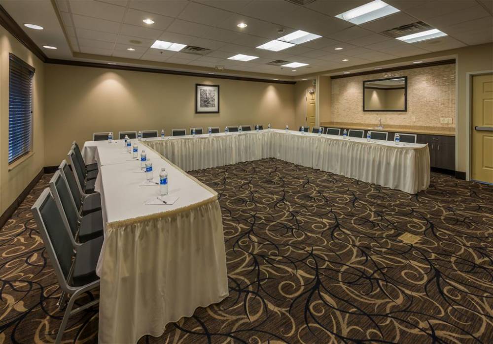 Hampton Inn & Suites Reno 2