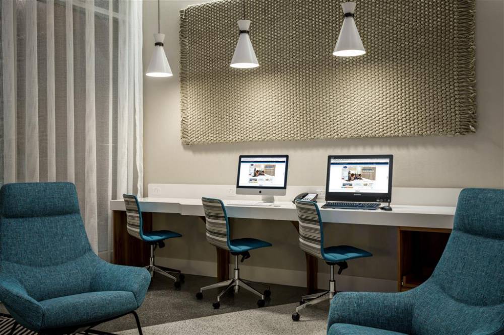 Hampton Inn & Suites Santa Monica,  5
