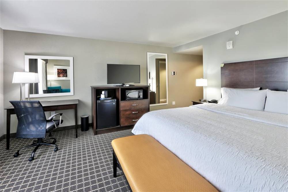 Hampton Inn And Suites Albuquerque Airport 8