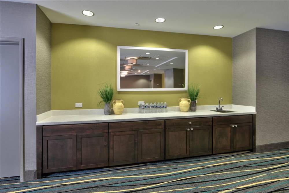 Hampton Inn And Suites Albuquerque Airport 2
