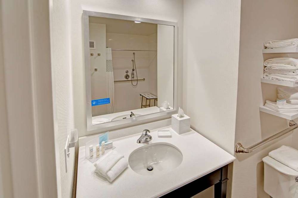 Hampton Inn And Suites Asheville Airport 7