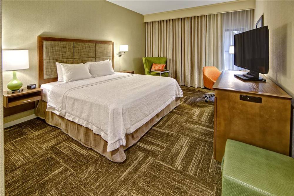 Hampton Inn And Suites Asheville Airport 6