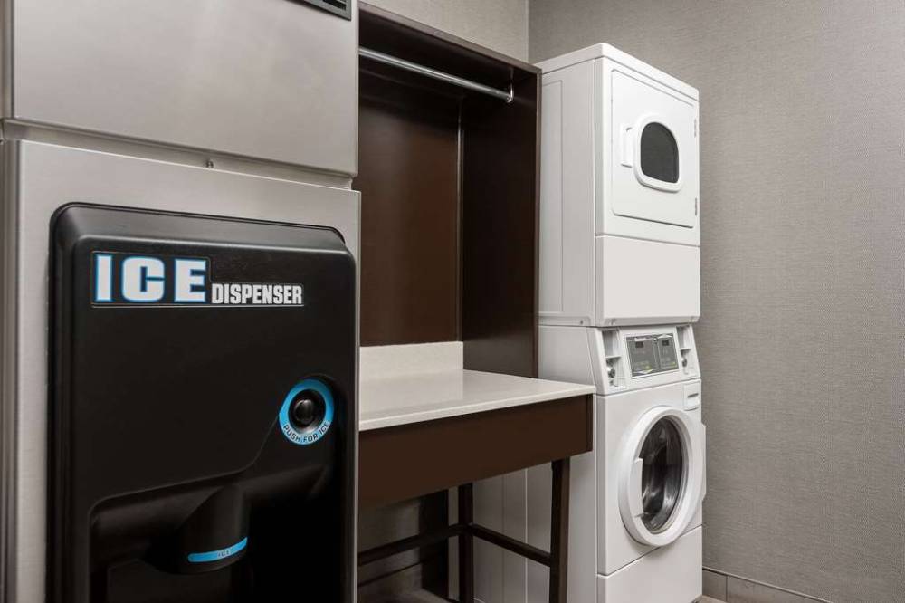Hampton Inn And Suites El Paso/east 4