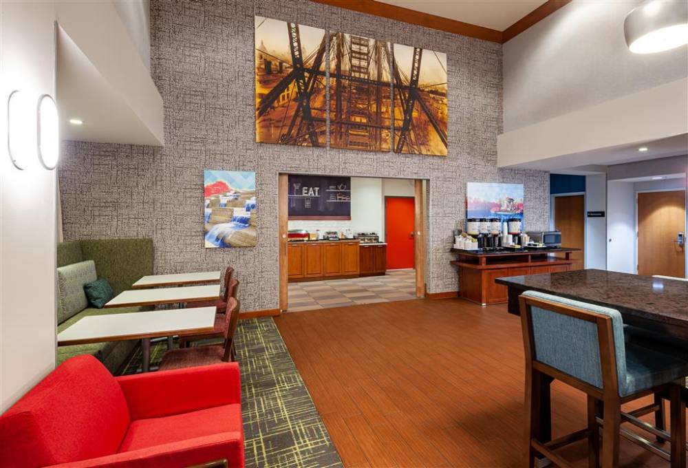 Hampton Inn And Suites St. Louis At Forest Park 7