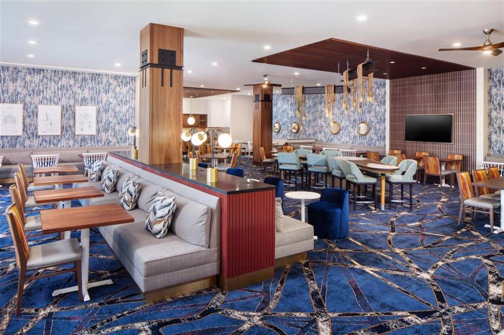 Hampton Inn Boston Seaport, Ma 3