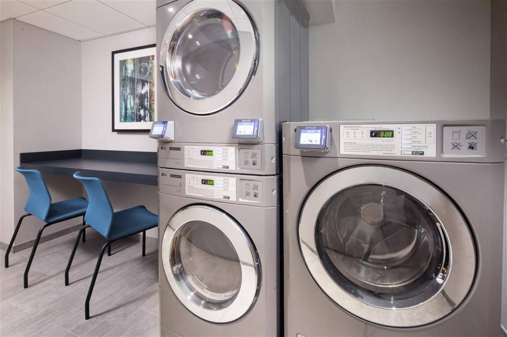Hampton Inn Boston Seaport, Ma 5