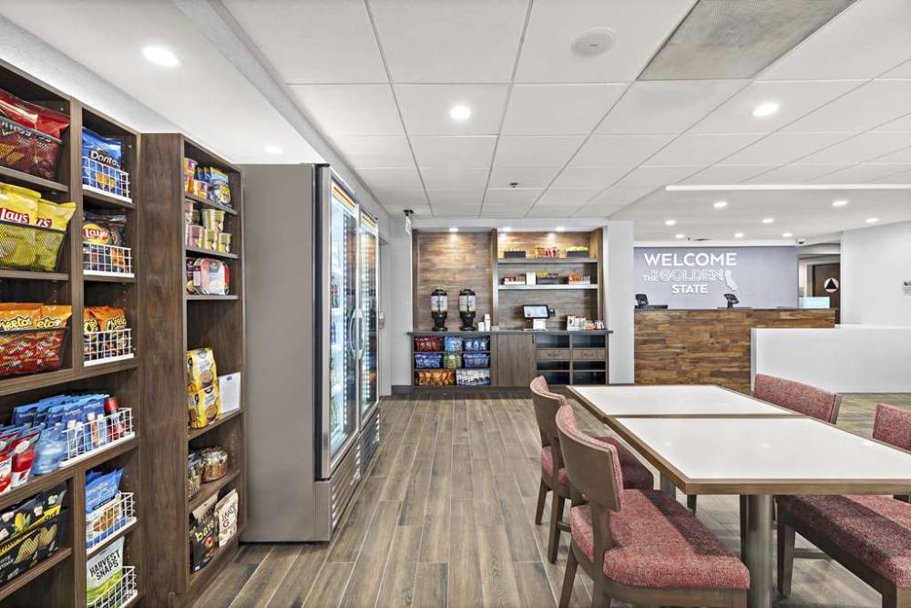 Hampton Inn By Hilton Los Angeles Airport 3