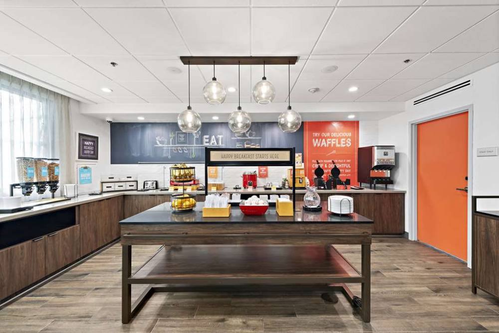 Hampton Inn By Hilton Los Angeles Airport 4
